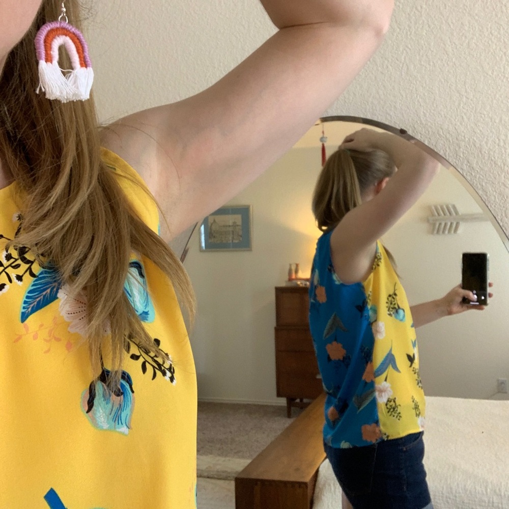 Floral Sleeveless Blouse - Picture 7 of 7